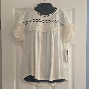 Elegant Women's Blouse with Lace Detail in Cream